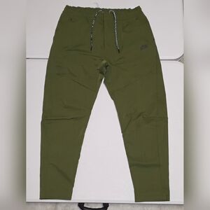 Nike Sportswear Tech Woven Commuter Pants